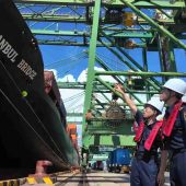 China Europe Arctic Express arrives in the UK, opening up a new maritime trade channel between China and Europe