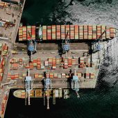 If the global shipping throat is blocked, the global economy will suffer an annual loss of $14 billion